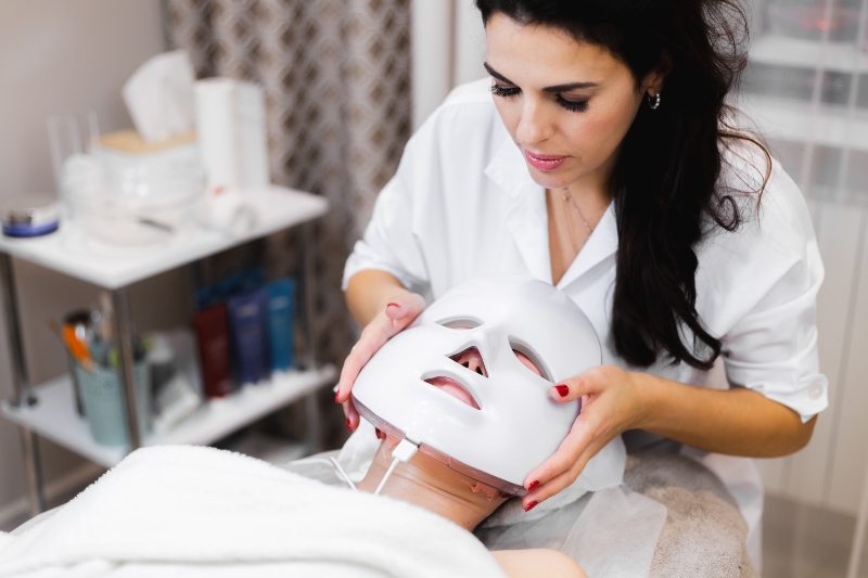 Anti-Aging Red Light Mask Results: What You Can Expect